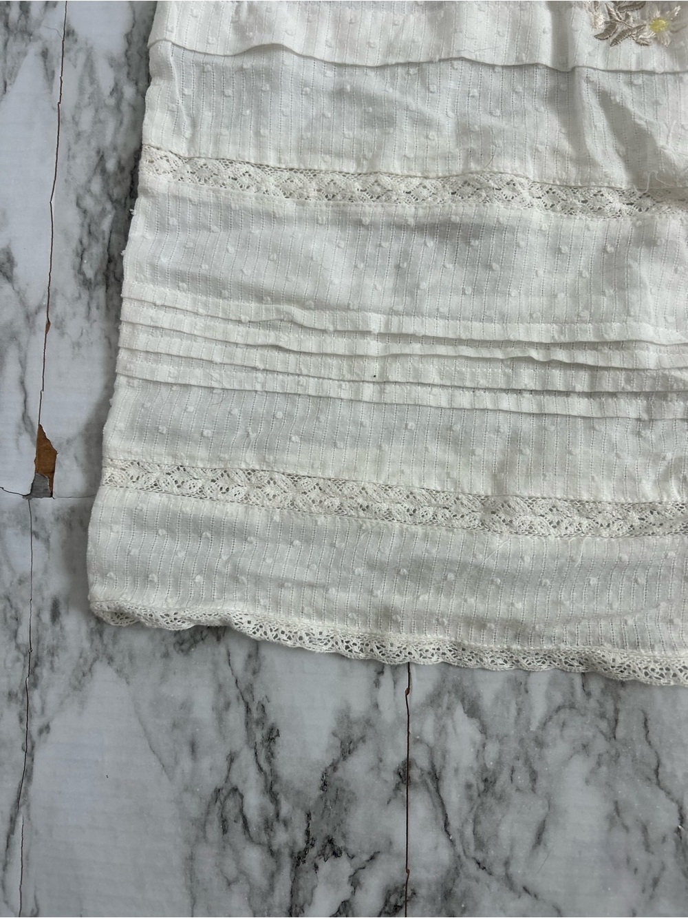Sundance | women’s size XL Daisy floral embroidered, eyelet button front tank - Picture 5 of 11